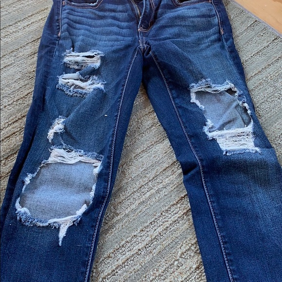 Size 4 American eagle distressed jeans. - Picture 5 of 8